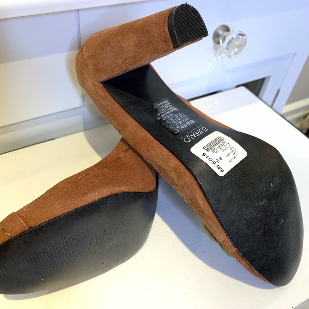 Buffalo David Bitton Tan Suede Round Toe Pumps 8.5 - Picture 5 of 5
